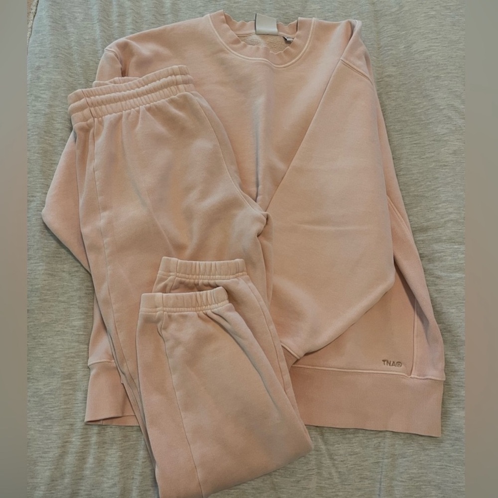 Aritzia TNA Set 💕